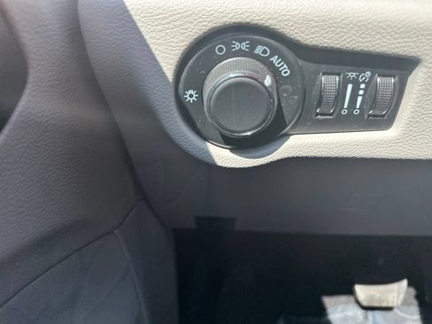 Used 2024 Chrysler Voyager LX FWD image 39
