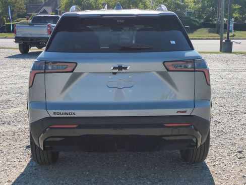 New 2026 Chevrolet Equinox RS w/ Convenience Package III FWD image 8
