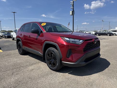 Used 2023 Toyota RAV4 LE FWD image 4