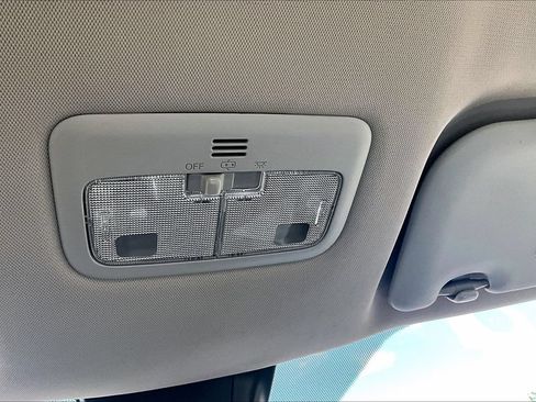 Used 2017 Toyota Corolla LE w/ Carpet Mat Package (TMS) FWD image 24