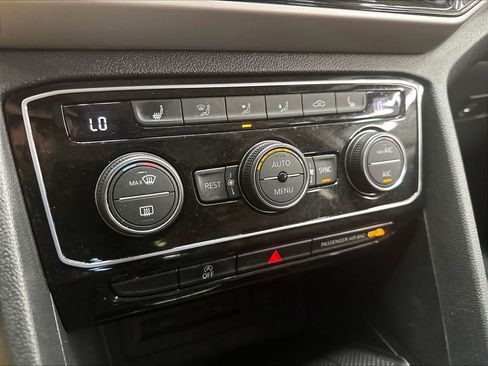 Used 2023 Volkswagen Atlas SE w/ Black Wheel Package FWD image 18