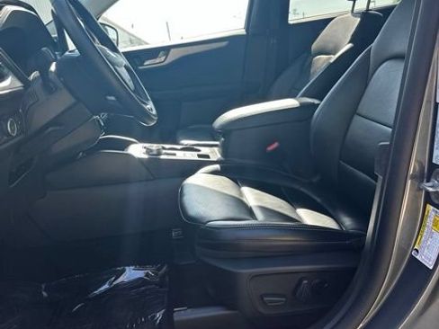 Used 2025 Ford Escape Platinum AWD/4WD image 41