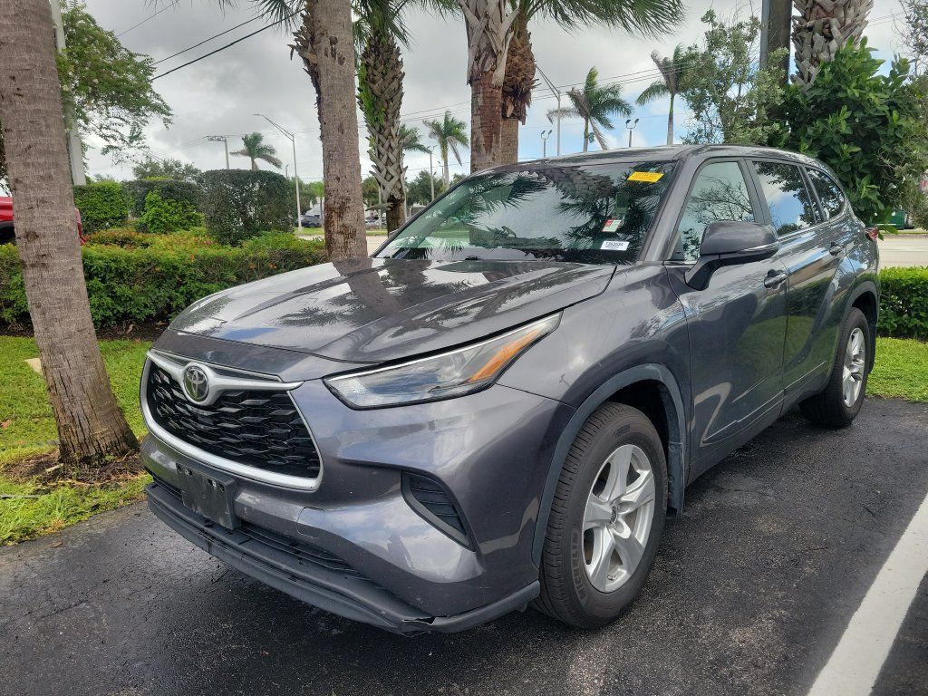 Used 2023 Toyota Highlander L FWD image 11