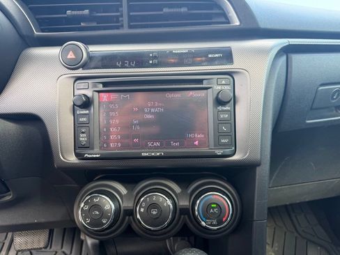 Used 2015 Scion tC FWD image 9