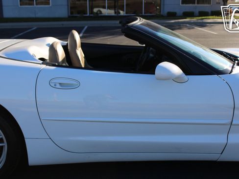 Used 1998 Chevrolet Corvette Convertible RWD image 31