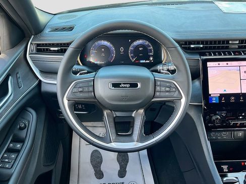 New 2025 Jeep Grand Cherokee Limited w/ Trailer Tow Package image 23