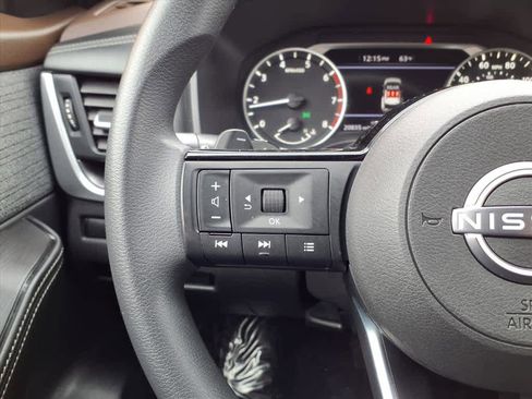 Used 2023 Nissan Rogue SV image 10