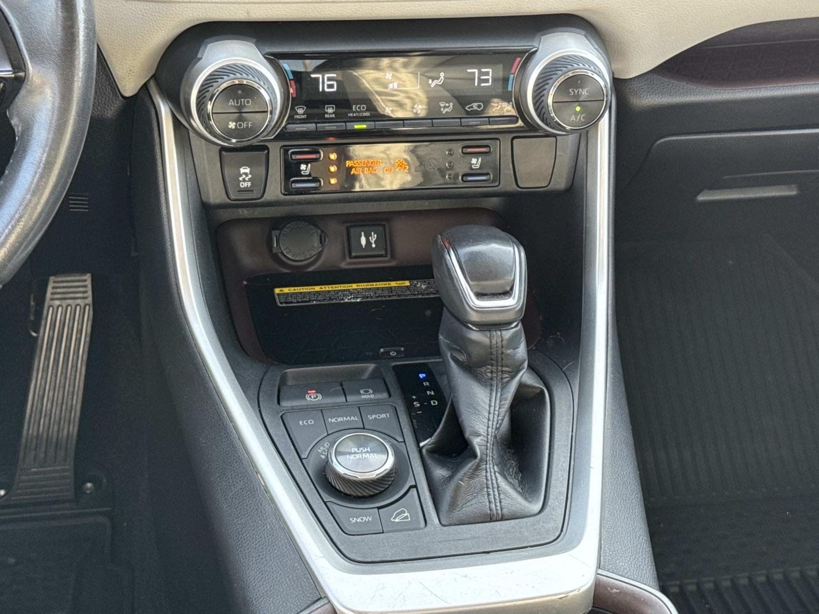 Used 2019 Toyota RAV4 Limited w/ Advanced Technology Package AWD/4WD image 18