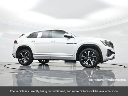 Used 2024 Volkswagen Atlas Cross Sport SEL Premium R-Line image 50