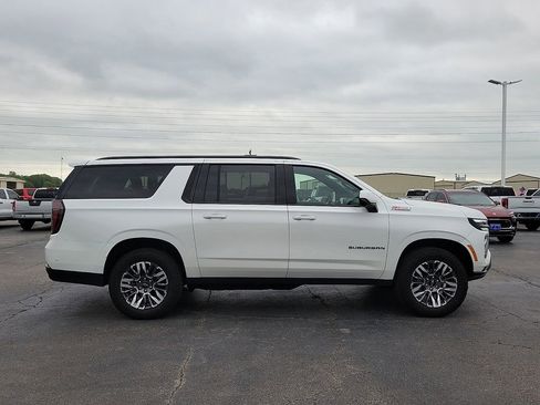 Used 2025 Chevrolet Suburban Z71 AWD/4WD image 6