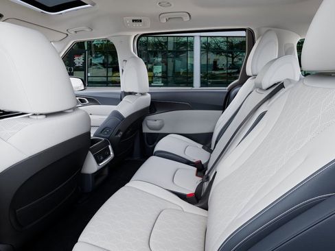 New 2026 Kia Carnival SX w/ SX Dark Edition Package image 18