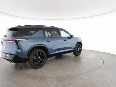 Used 2025 Chevrolet Traverse RS image 18