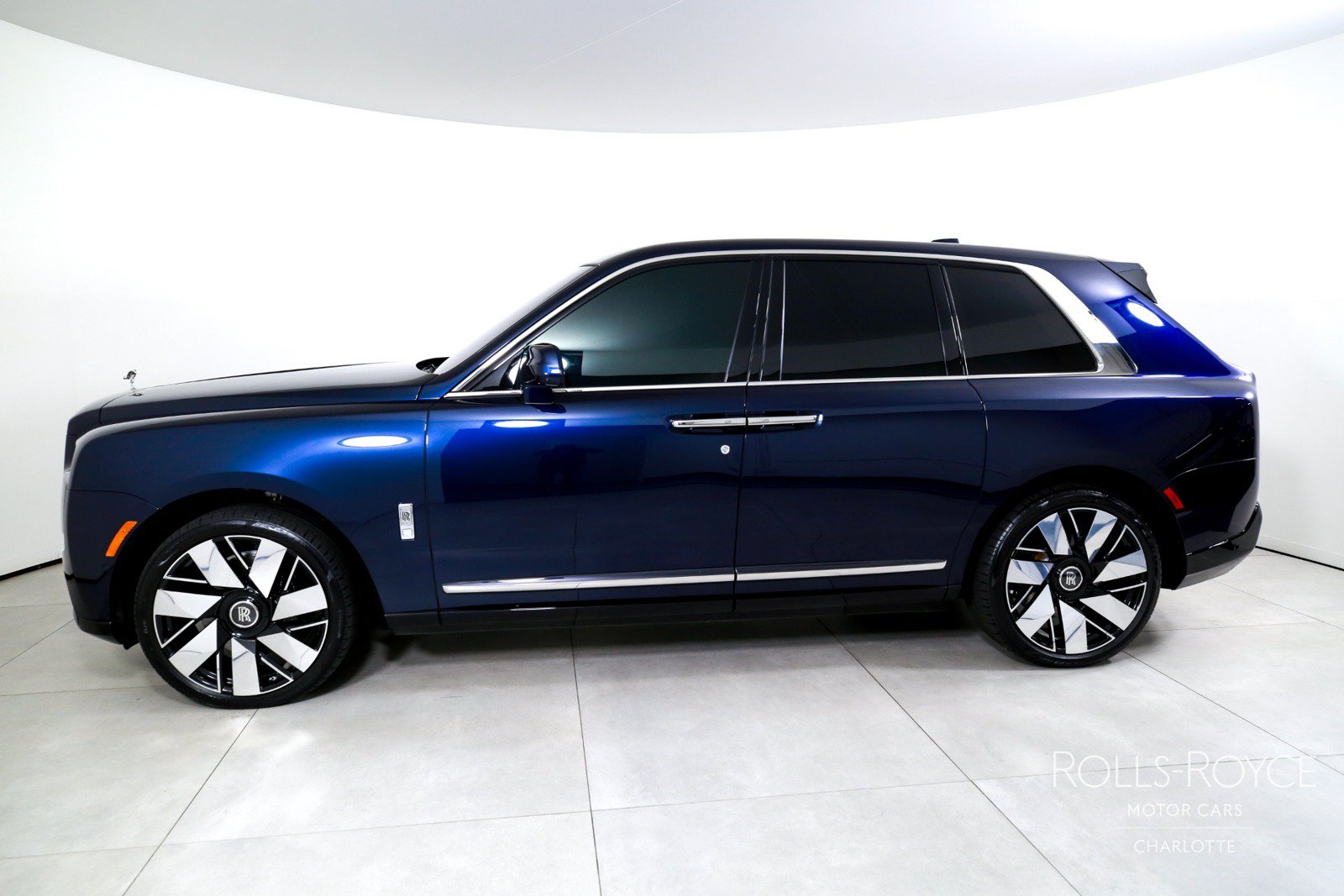 Certified 2025 Rolls-Royce Cullinan AWD/4WD image 3