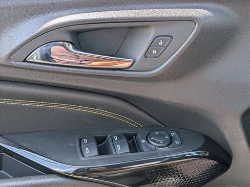 Used 2025 Chevrolet Trax LT FWD image 11