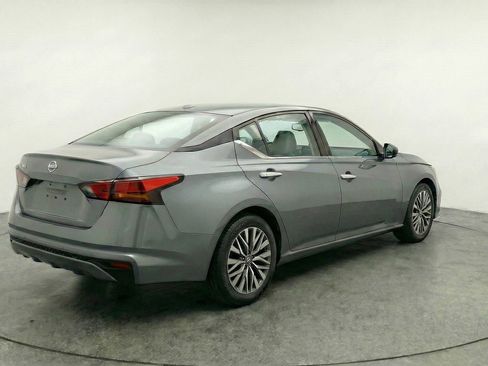 Used 2025 Nissan Altima 2.5 SV image 9