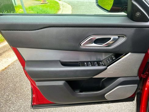 Used 2019 Land Rover Range Rover Velar R-Dynamic SE image 25