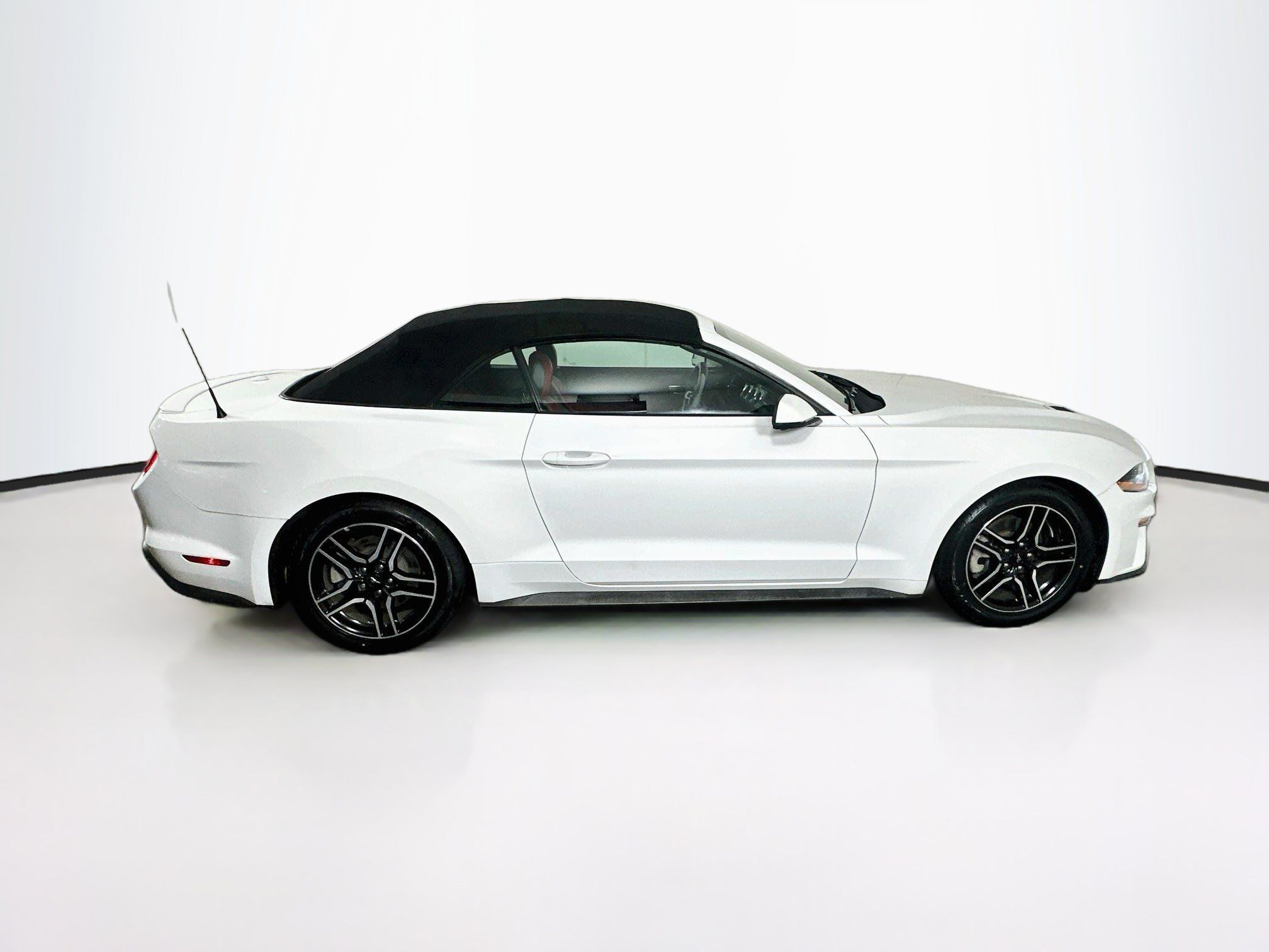 Used 2018 Ford Mustang Premium w/ Equipment Group 201A RWD image 10