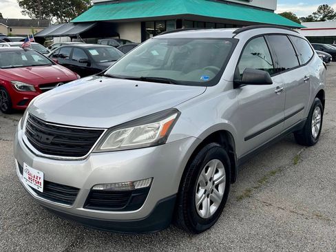 Used 2013 Chevrolet Traverse LS FWD image 1