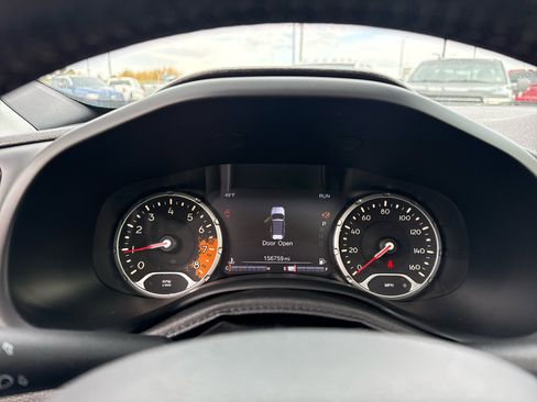 Used 2018 Jeep Renegade Altitude w/ UConnect 8.4 Nav Group image 11