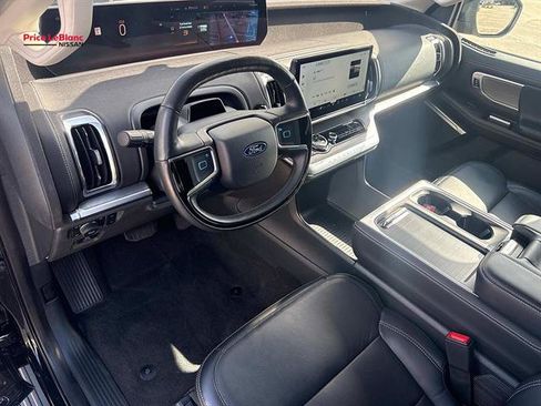 Used 2025 Ford Expedition Platinum AWD/4WD image 18