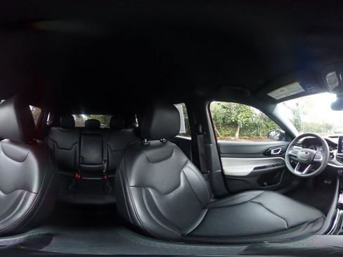 Used 2025 Jeep Compass Limited image 43