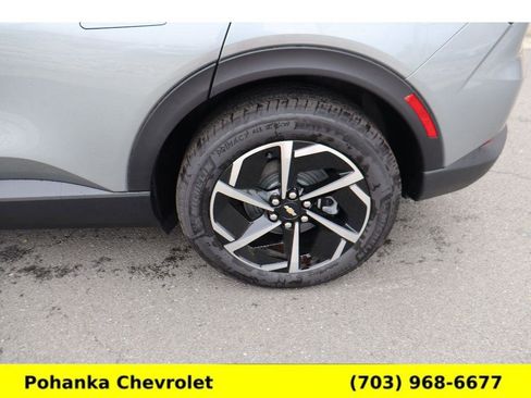 New 2026 Chevrolet Equinox EV LT image 28