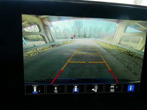 Used 2022 GMC Yukon SLT w/ SLT Premium Package image 16