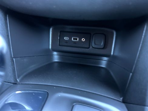 Used 2024 Chevrolet Equinox RS image 38