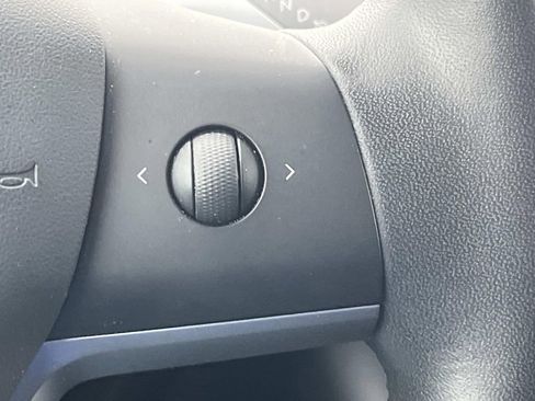 Used 2021 Tesla Model Y Long Range image 23