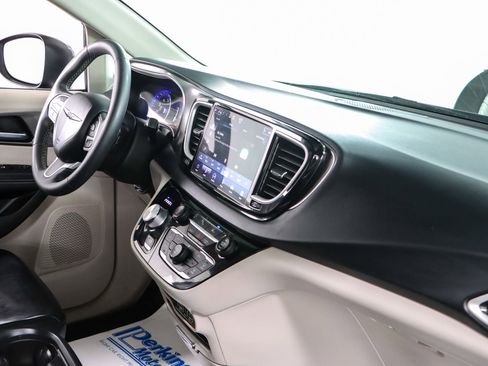 Used 2023 Chrysler Pacifica Touring-L FWD image 26