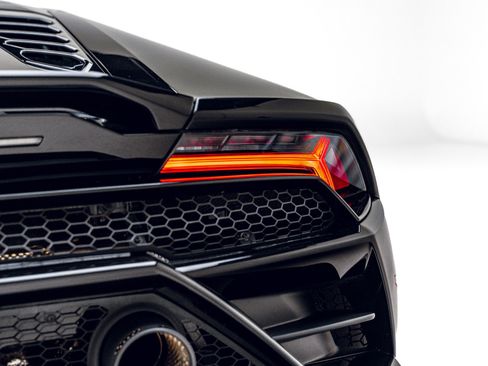 Used 2021 Lamborghini Huracan EVO RWD image 35