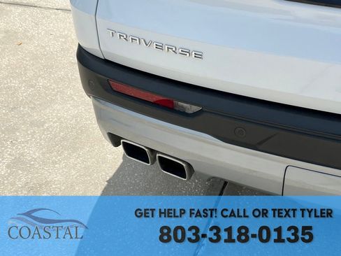Used 2025 Chevrolet Traverse LT FWD image 32