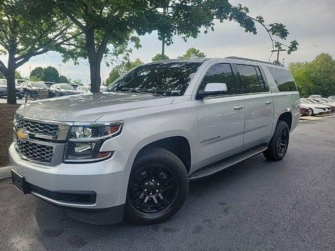 Used 2017 Chevrolet Suburban LS RWD image 3