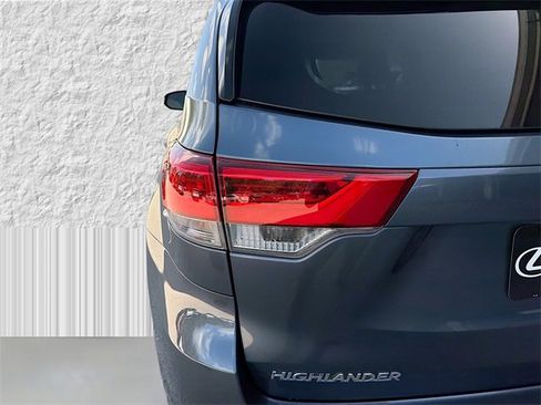 Used 2019 Toyota Highlander XLE image 10
