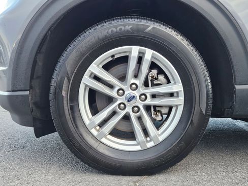 Used 2024 Ford Explorer XLT w/ Equipment Group 202A image 14