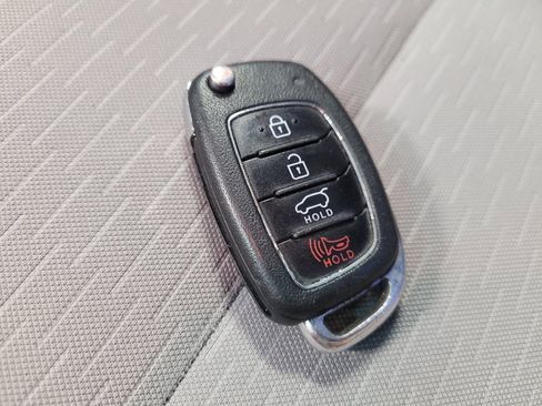 Used 2019 Hyundai Tucson SE image 32