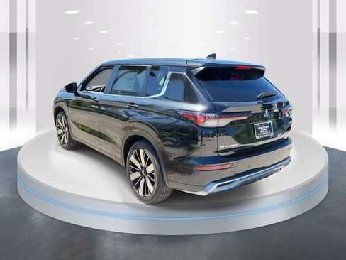 New 2025 Mitsubishi Outlander SE image 3