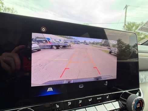 Used 2024 Chevrolet Colorado ZR2 AWD/4WD image 31