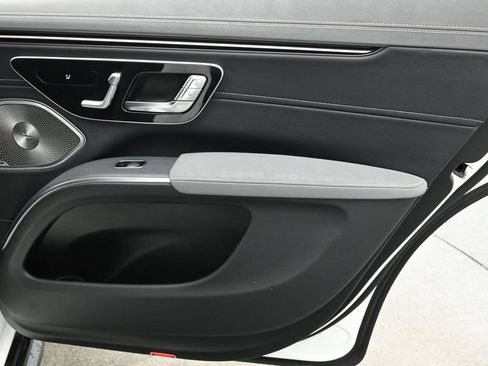 Used 2023 Mercedes-Benz EQS 580 4MATIC SUV image 17