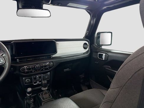 Used 2024 Jeep Wrangler Unlimited w/ Convenience Group AWD/4WD image 25