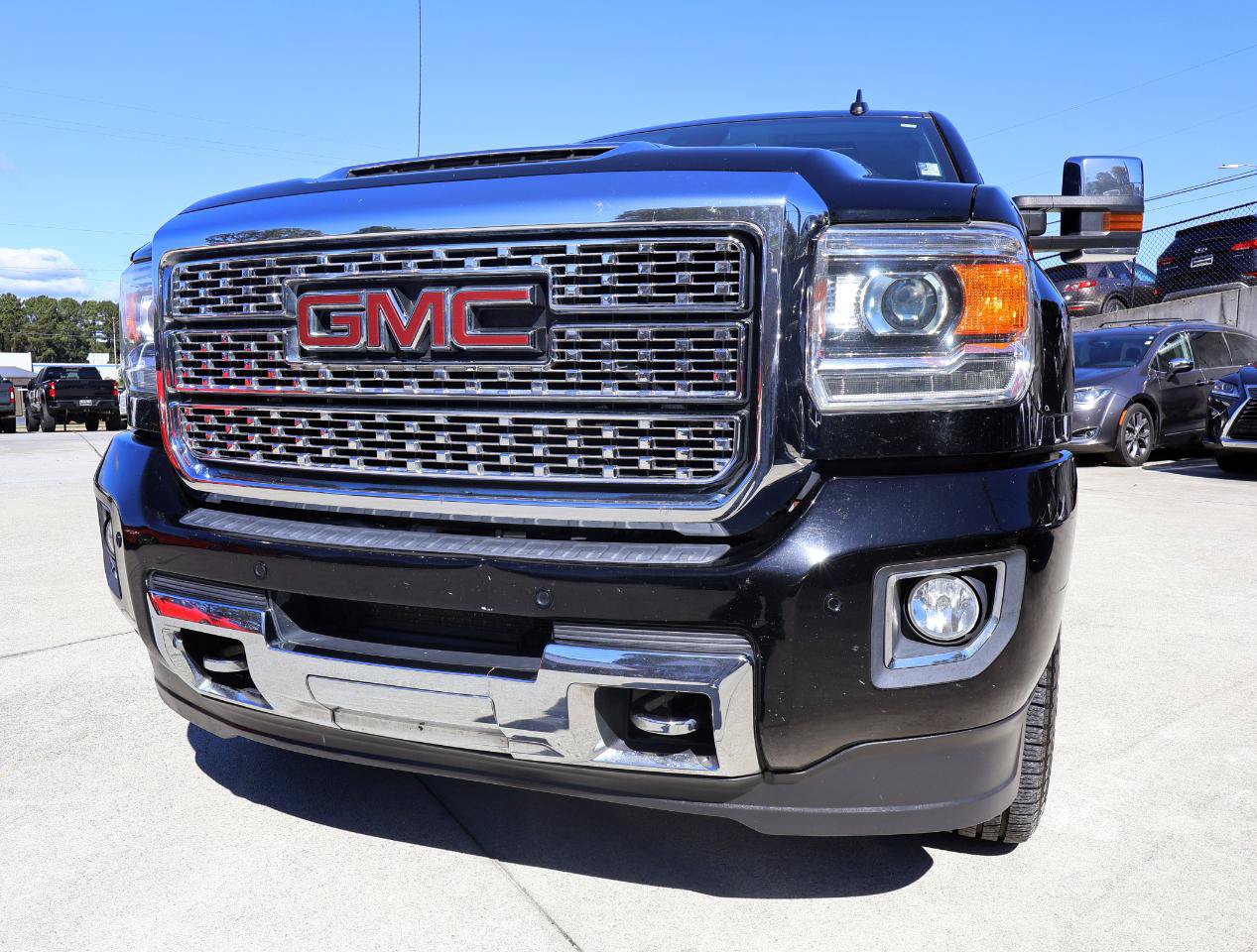 Used 2019 GMC Sierra 2500 Denali w/ Duramax Plus Package AWD/4WD image 31