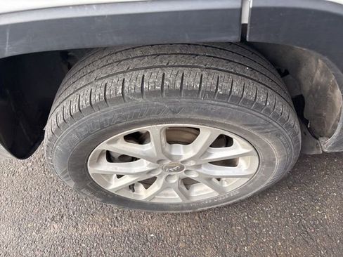 Used 2016 Jeep Cherokee Sport image 11