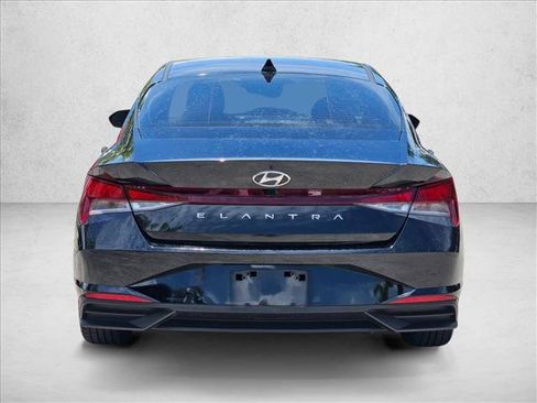 Used 2023 Hyundai Elantra SEL w/ Convenience Package FWD image 6