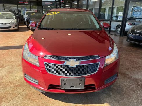 Used 2011 Chevrolet Cruze LT FWD image 2