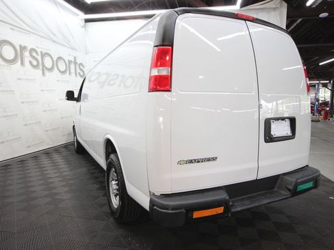 Used 2021 Chevrolet Express 3500 Extended w/ Driver Convenience Package RWD image 4