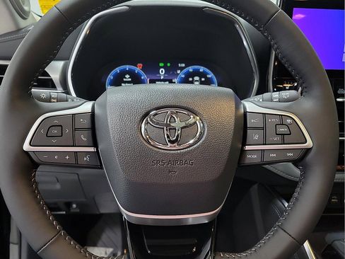Certified 2026 Toyota Highlander Platinum AWD/4WD image 18