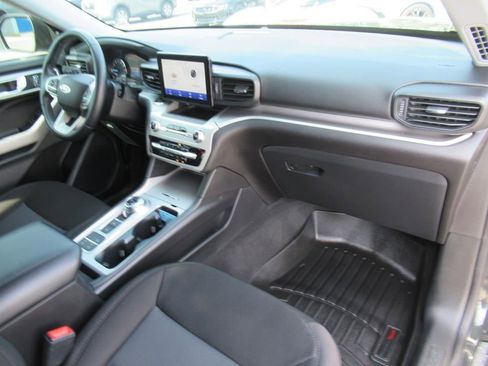 Used 2022 Ford Explorer XLT w/ Class IV Trailer Tow Package image 12