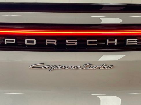 Used 2024 Porsche Cayenne Turbo AWD/4WD image 10