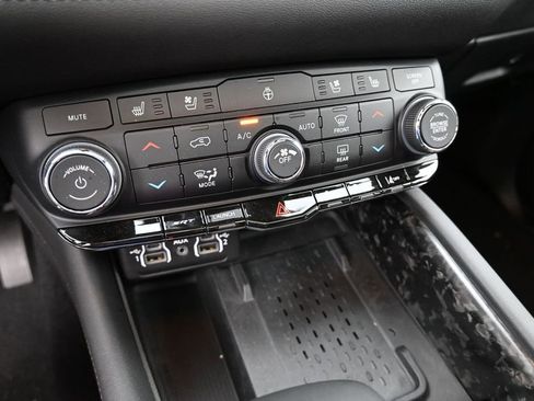 Used 2025 Dodge Durango SRT Hellcat AWD/4WD image 21