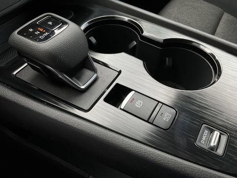 Used 2025 Nissan Rogue SV image 34